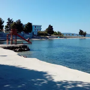 https://apartman-paulina-bibinje.hotelinzadar.com